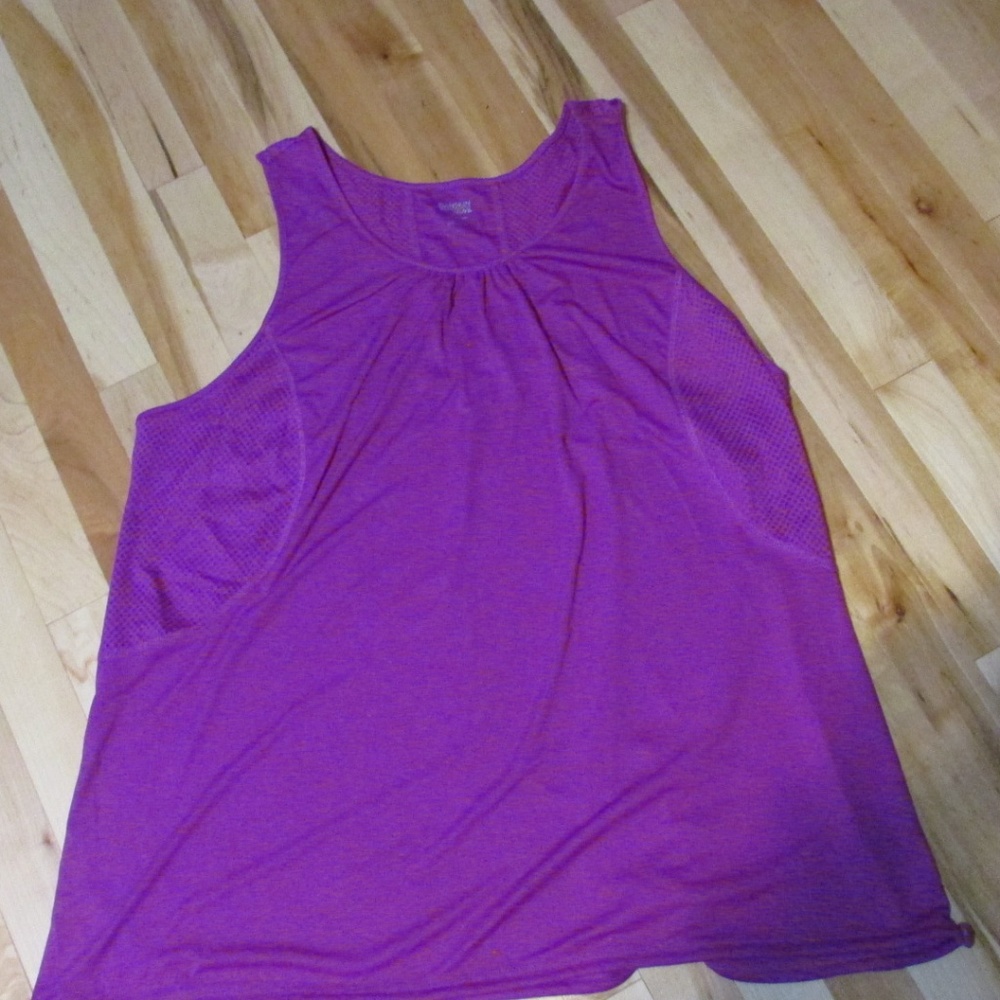 Danskin Now athletic work out top.